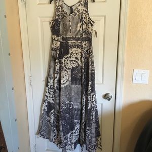 305). NWT summer maxi dress